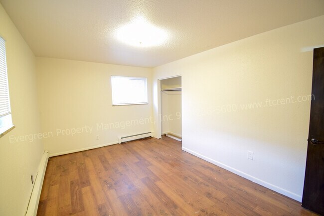 Building Photo - 915 James Ct