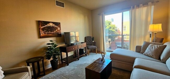 Building Photo - 445 Island Ave