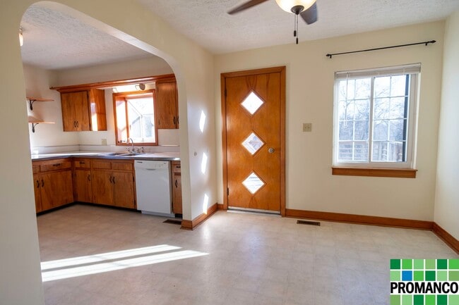 Building Photo - Cozy Ranch Home