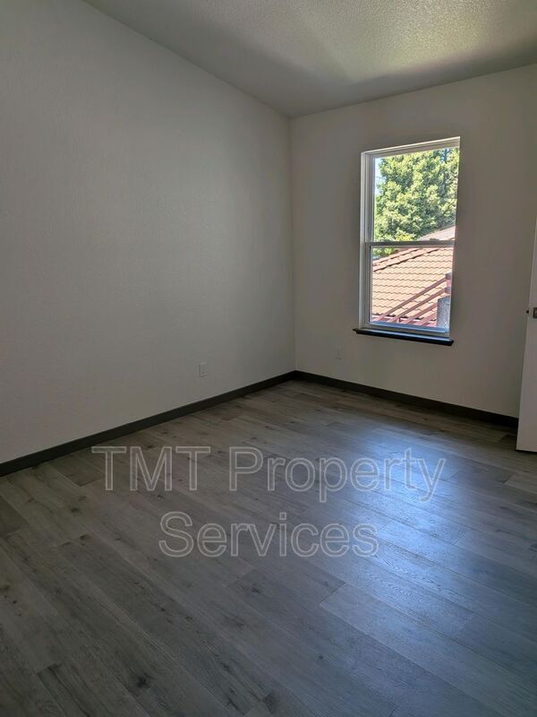 Building Photo - 7330 Stratford Pl