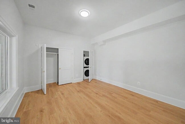 Building Photo - 10205 Sorrel Ave