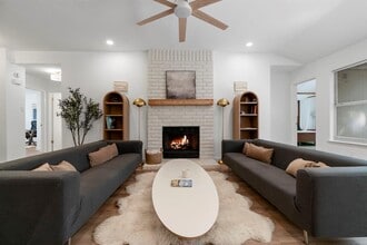 Building Photo - 737 Shade Tree Dr