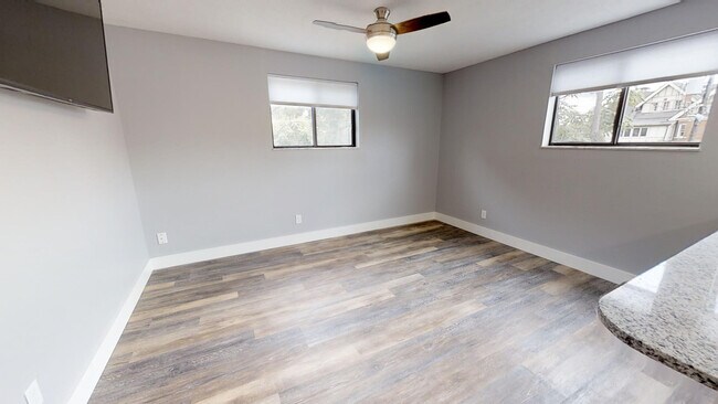 Building Photo - 107 E 16th Ave
