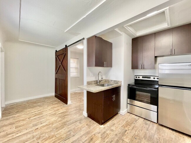 Building Photo - Studio Duplex