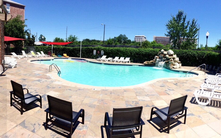 Building Photo - 600 13th St E