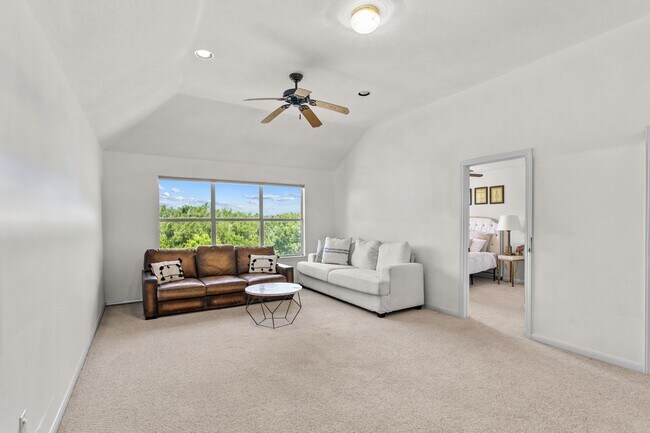 Building Photo - 5950 Mesa Verde Cir