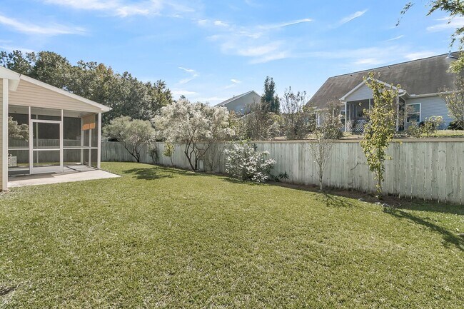 Building Photo - 5 Bedroom 3 Bath Home Located in Sophia Landing in Goose Creek