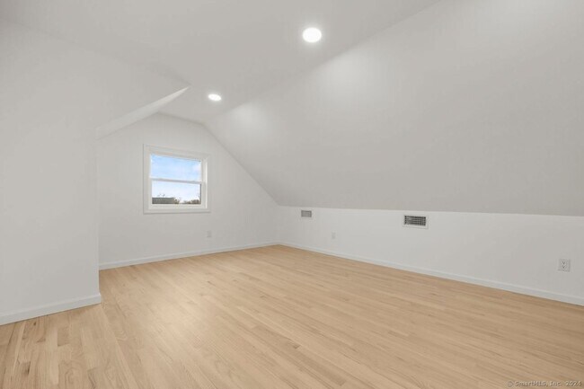 Building Photo - 141 Ridgewood Dr