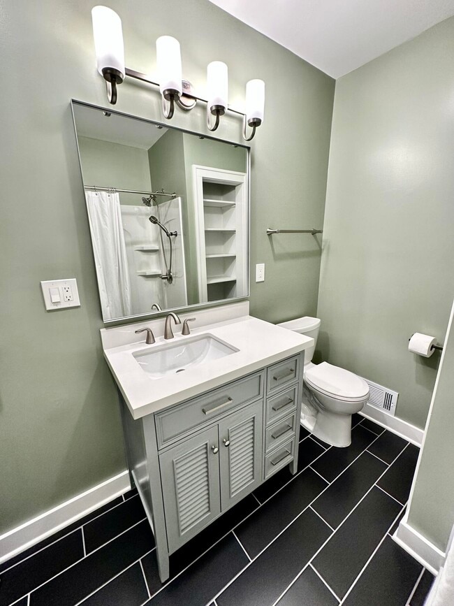 Building Photo - 992 Palmer