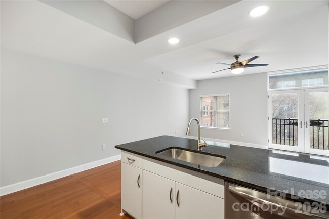 Building Photo - 1320 Fillmore Ave