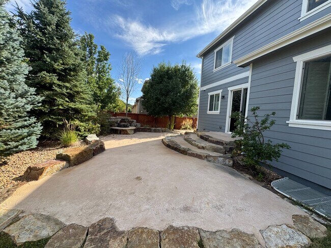 Building Photo - Beautiful spacious home in a lovely quiet ...