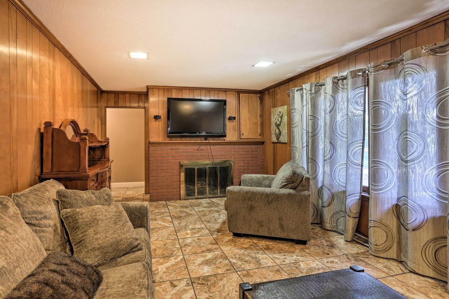 Building Photo - 1960 Pinelawn Dr