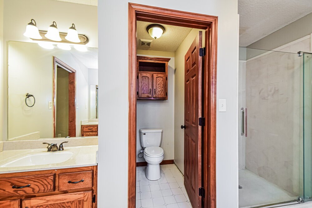 Building Photo - 7182 Golden Oaks Loop E