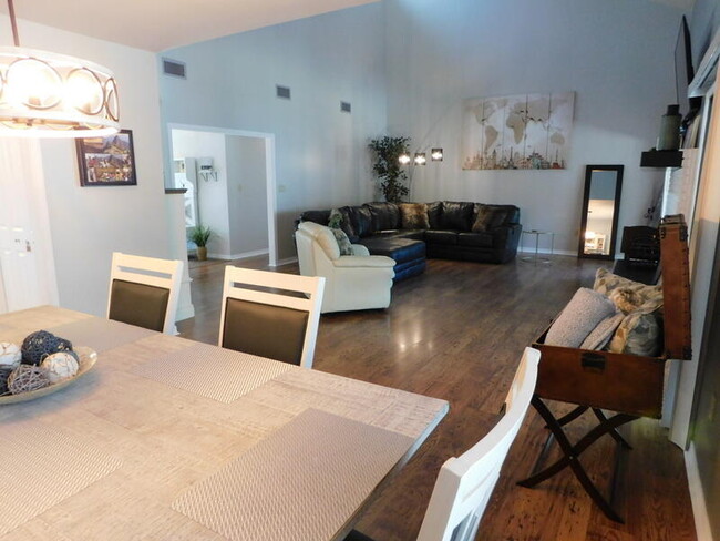 Building Photo - 939 Ridgewood Way