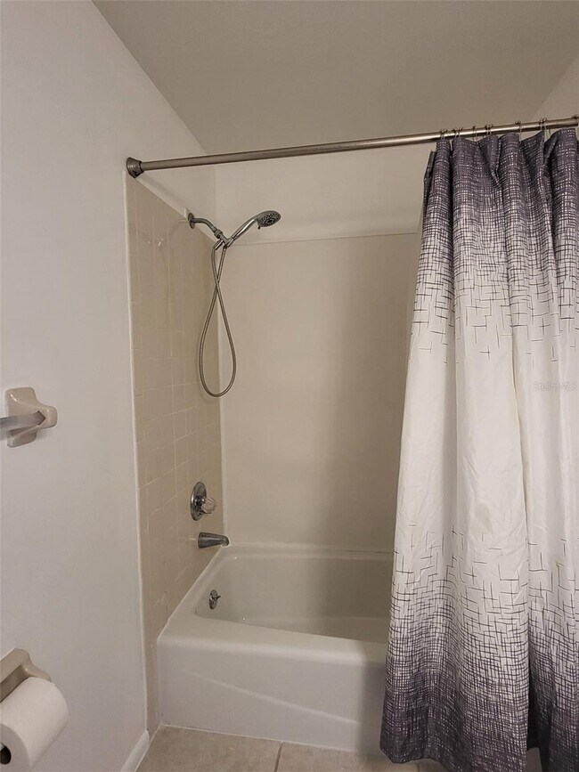 Building Photo - 2134 NE 45th Ave