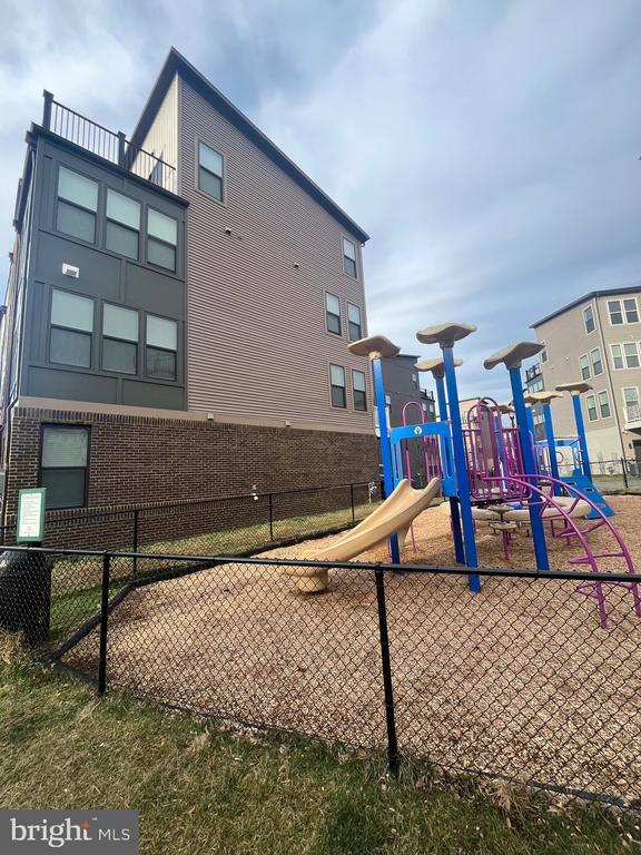 Building Photo - 2527 Emerald Branch Dr