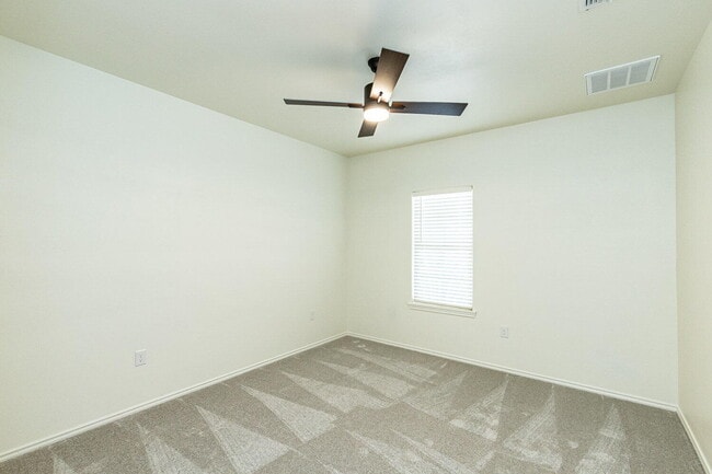 Building Photo - 5549 Lehigh St