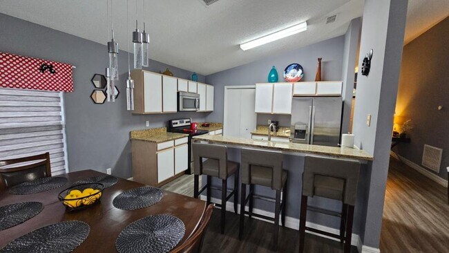 Building Photo - 510 Castlemain Cir