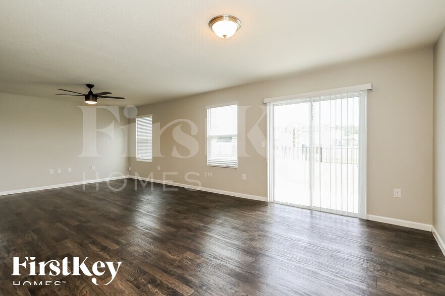 Building Photo - 6919 Sandle Dr