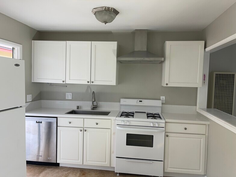 Building Photo - 1159 Felspar St