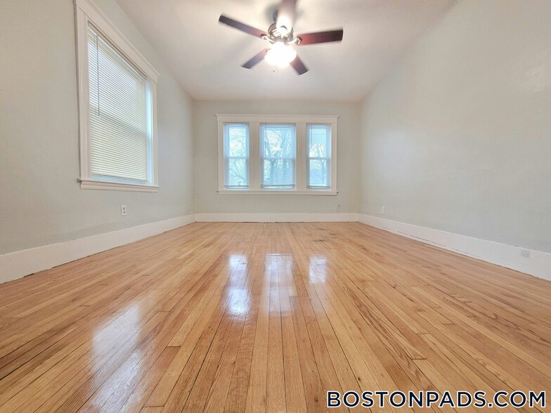 Building Photo - 17 Wachusett St