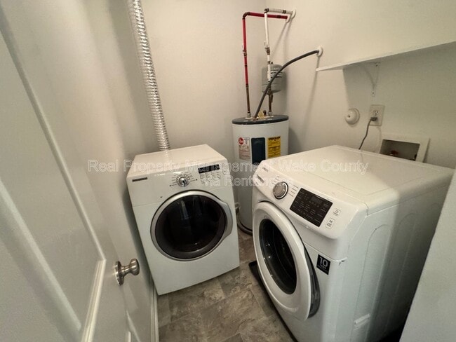 Building Photo - 1221 Canyon Rock Court