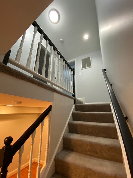 Building Photo - 2307 Foster Ave