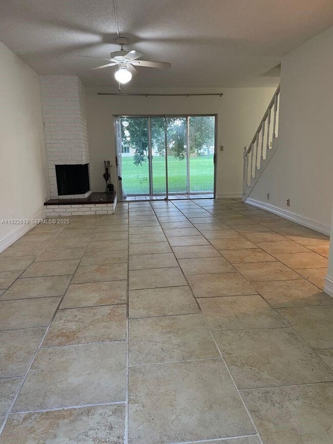 Building Photo - 3141 N Palm Aire Dr