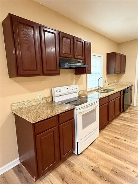 Building Photo - 4831 Oak Path