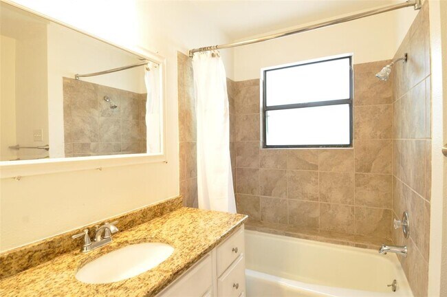 Building Photo - 9902 Talleyran Dr