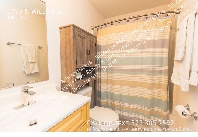 Building Photo - 1253 N Willow St