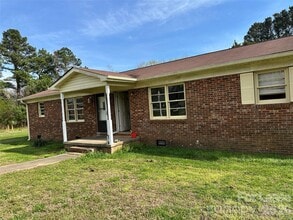 Building Photo - 107b Sador St