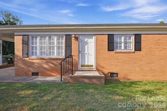 Building Photo - 1019 Carmel Dr