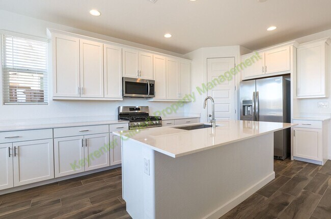 Building Photo - Pet Friendly 5 bed/3 bath in the Hawes Crossing Community of East Mesa