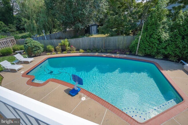 Building Photo - 1615 Spottsworth Way