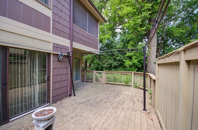 Building Photo - 2bd 1.5 ba 2 story townhome Palos Hills