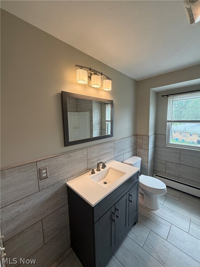 Building Photo - 2520 Flintridge Dr