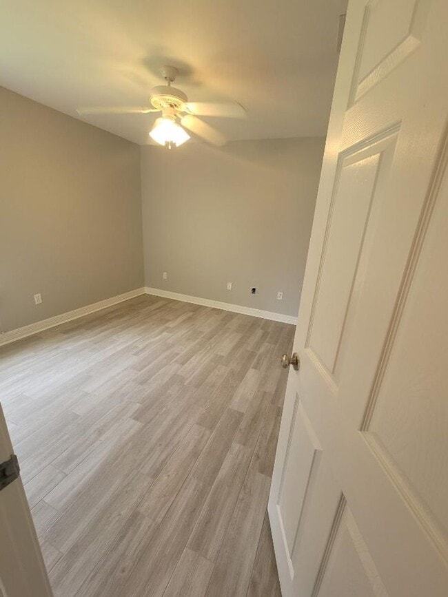 Building Photo - 265 Avondale Ln