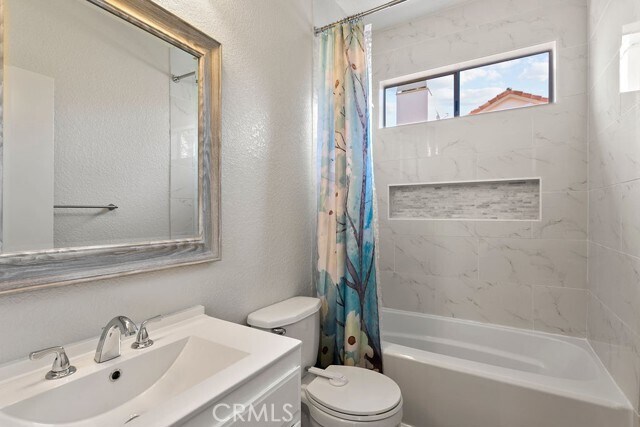 Building Photo - 5 Silver Glade Dr