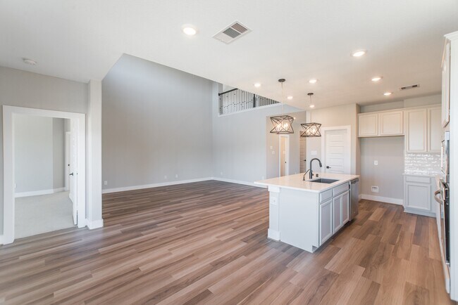 Building Photo - 2016 Woodland Park Ct
