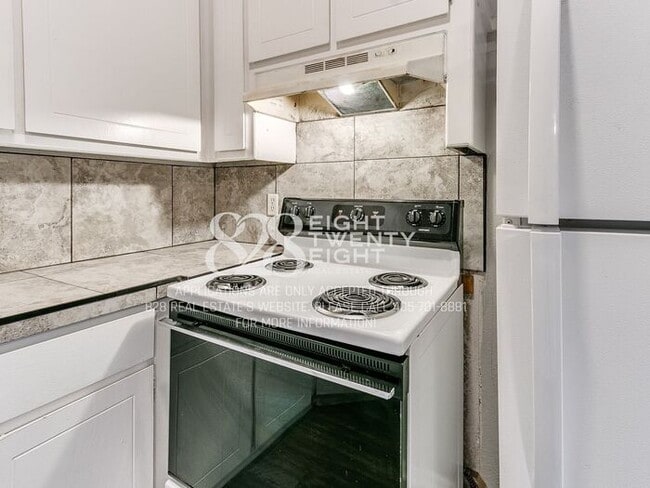 Building Photo - Now Touring & Available for Move in! 3 Bed/1.5 Bath Duplex in West Norman!