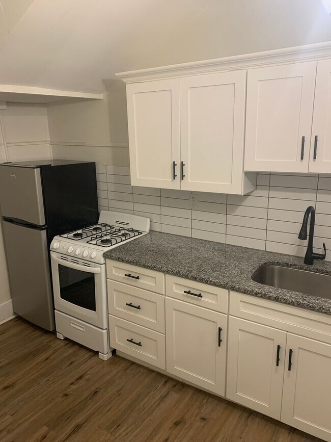 Building Photo - Future Rental-Cozy 1 Bedroom House with bo...