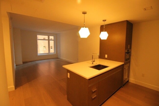 Building Photo - 100 Lovejoy Pl