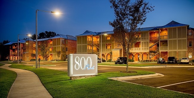 Primary Photo - 800 Park