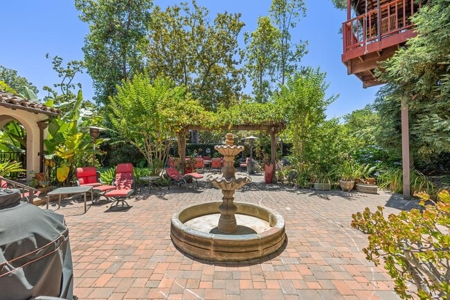 Building Photo - Mediterranean Beauty in Crescent Park – 5B...
