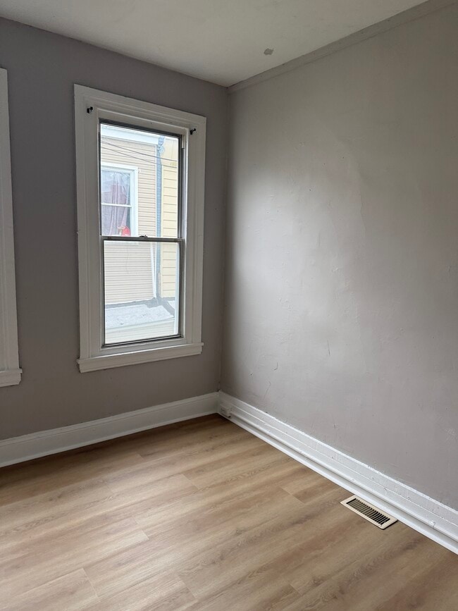 Building Photo - 2361 N Cleveland St