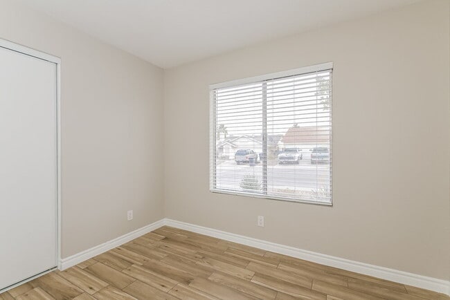 Building Photo - 824 Crabapple Dr