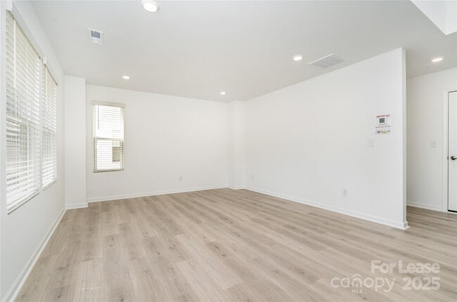 Building Photo - 1617 Blanche St