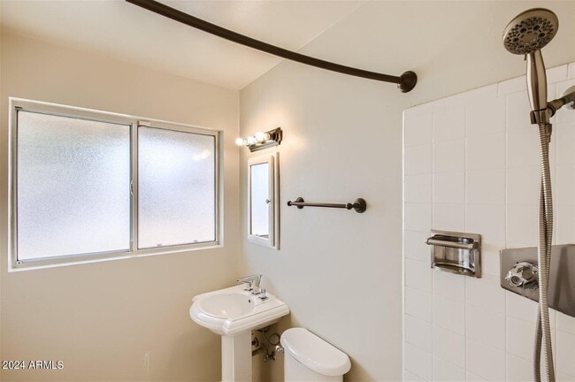 Building Photo - 3213 N 63rd Pl