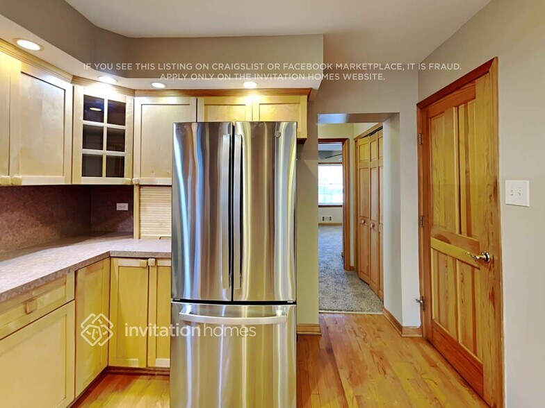 Building Photo - 9131 S Sacramento Ave